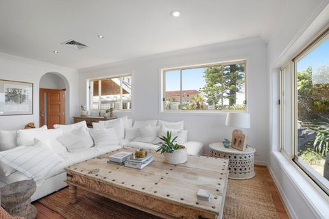 Absolute Beachfront Luxury In Narrabeen - Accommodation Perth 4