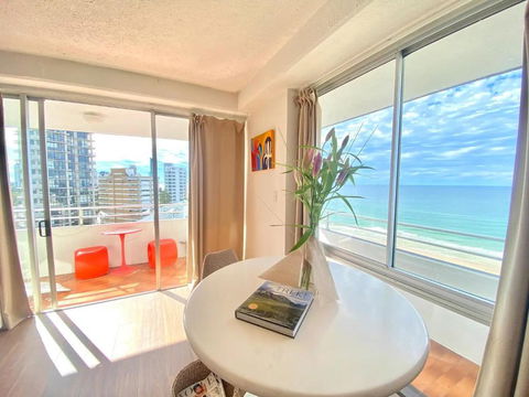 Absolute Beachfront Main Beach Gold Coast - Accommodation Perth 3