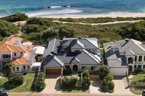 Absolute Oceanfront Retreat - Accommodation Perth 0