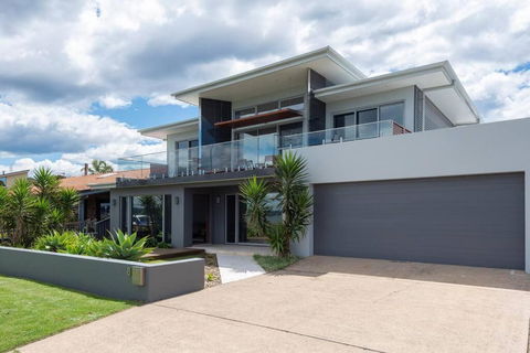 Absolute Waterfront, Amazing Views, Maloneys Beach - Accommodation Perth 0
