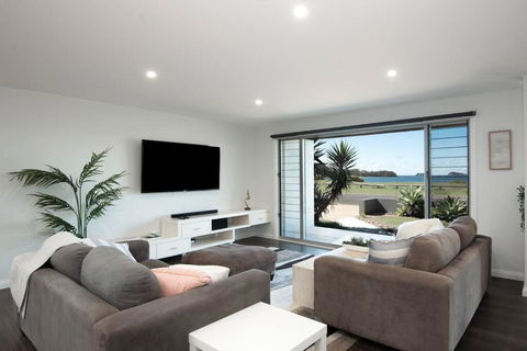 Absolute Waterfront, Amazing Views, Maloneys Beach - Accommodation Perth 1