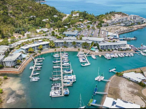 Absolutely Lovely Waterfront Apartment 333 - Accommodation Perth 3