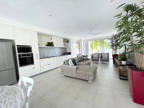 Absolutely Lovely Waterfront Apartment 333 - Accommodation Perth 1