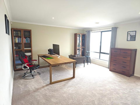 Absolutely Stunning - Bayside Point Cook 5BR Home - Perth Resorts 4