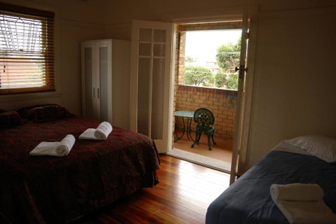 Accommodation Sydney Rockdale - 2 Bedroom Pet Friendly Budget Apartments With Balconies - Perth Resorts 3
