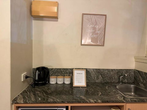Acland Street Studio Apartment FREE PARKING - Accommodation Perth 3
