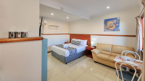 Across Country Motor Inn & Cottages - Accommodation Perth 1