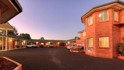 Across Country Motor Inn & Cottages - Accommodation Perth 0