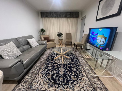 ADELAIDE CBD APARTMENT - 3BR, 2BATH & CARPARK - Accommodation Perth 3
