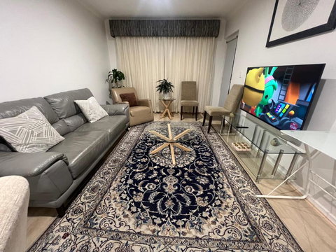 ADELAIDE CBD APARTMENT - 3BR, 2BATH & CARPARK - Accommodation Perth 0
