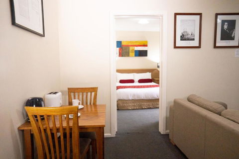 Admiralty Inn - Accommodation Perth 3