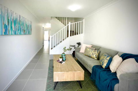 Adorable Modern 4 Br House WiFi & Parking - Accommodation Perth 0
