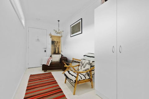 Adrift - Pet-friendly - 5 Min Walk To Bay - Rustic Charm - Accommodation Perth 4