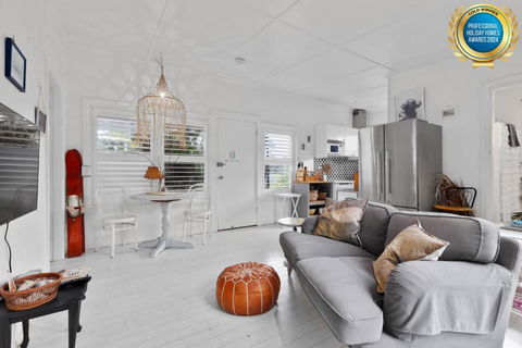 Adrift - Pet-friendly - 5 Min Walk To Bay - Rustic Charm - Accommodation Perth 0
