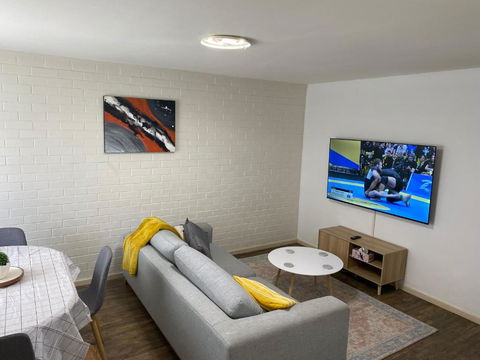 Affordable Inglewood Apartment+Pool - Accommodation Perth 0