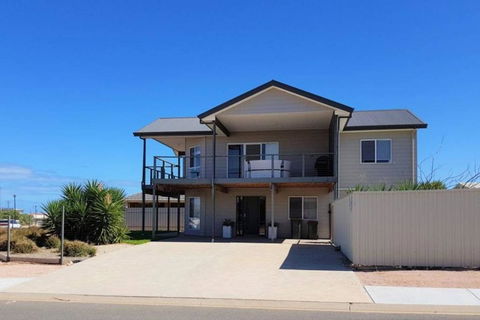 Agape Holiday Home With Pool Table ,NBN Internet - Accommodation Perth 0