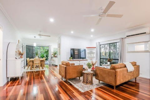 Agnes Bliss - Stunning, Centrally Located Four-Bedroom Beach House - Accommodation Perth 0