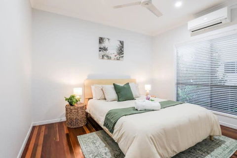 Agnes Bliss - Stunning, Centrally Located Four-Bedroom Beach House - Accommodation Perth 3