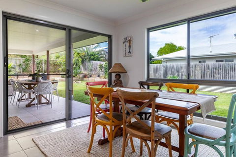 Agnes Retreat - 4 BR - 2 Min Walk To Beach - Accommodation Perth 4