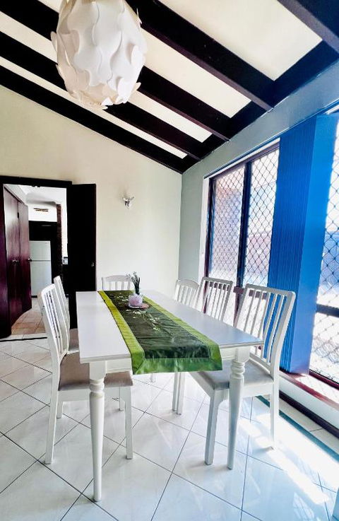 Affordable Beautiful Queen Bedroom Near City Swan River Fremantle University - Accommodation Perth 3