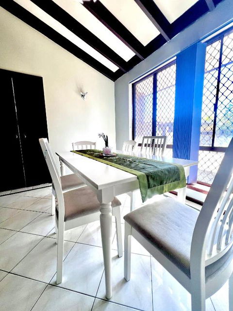 Affordable Beautiful Queen Bedroom Near City Swan River Fremantle University - Accommodation Perth 4