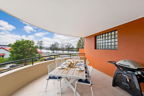Adrift At Dolphin Cove Apt 5 - Riverfront Modern - Accommodation Perth 0