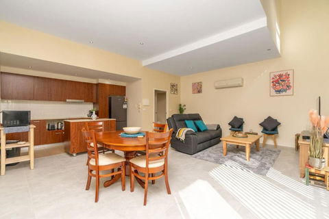 Absolutely Spacious APT Unit Between ANU And City - Accommodation Perth 0