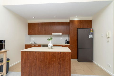 Absolutely Spacious APT Unit Between ANU And City - Accommodation Perth 3