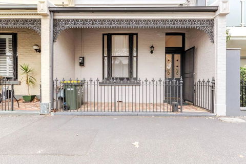 A Carlton Classic - Quaint Inner-City Getaway - Perth Resorts 4