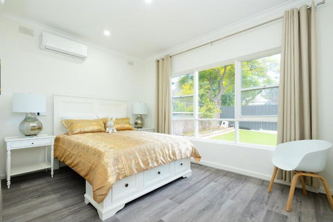 Adelaide Escape And Business-3Bath Full Kitchen Fast Wifi 3TV-for Large Families And Group - Accommodation Perth 1