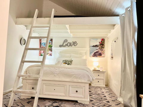 Affordable Luxury Room - Accommodation Perth 1