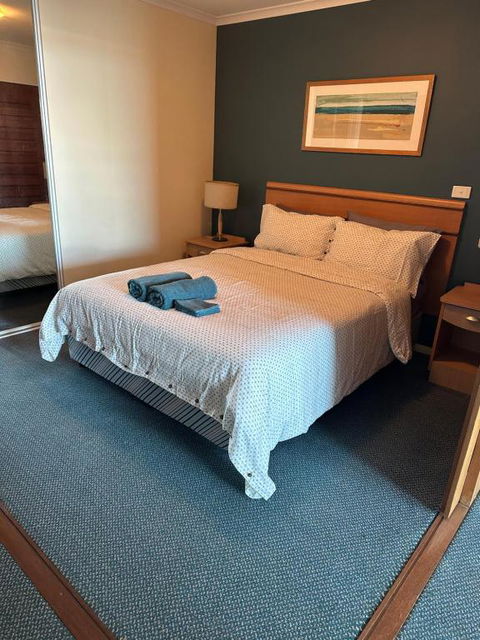 A-The Entrance Private Water Front 1 Bedroom Appartment At The Oaks - Accommodation Perth 4
