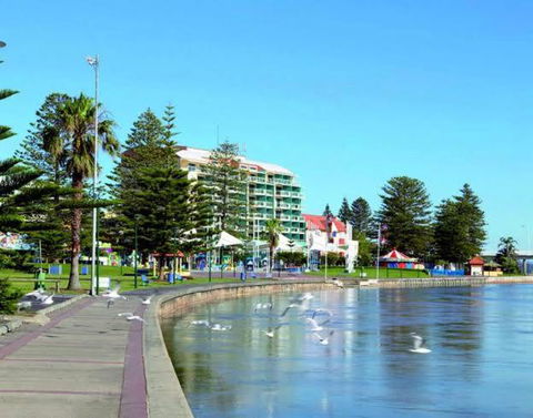 A-The Entrance Private Water Front 1 Bedroom Appartment At The Oaks - Accommodation Perth 0