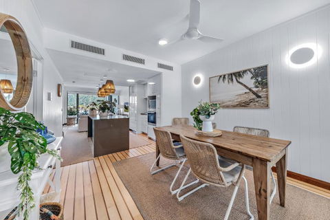 Airlie Breezes At The Boathouse - Accommodation Perth 4