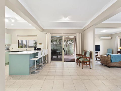 Ajax Avenue 6 - Accommodation Perth 2