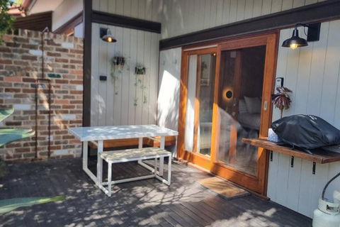 Alcorn Garden Studio Main House Attached-Dog Friendly 2 Mins Walk To Beach - Accommodation Perth 3