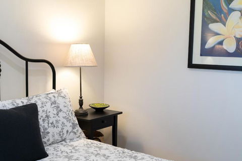 Alderwood Cottage - Cottage W Gorgeous Dam Views! - Accommodation Perth 4