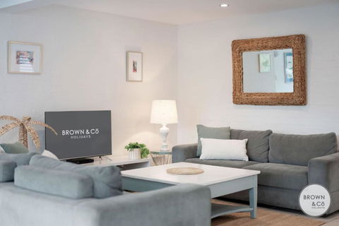 Alice Bayona 7 - Little Cove - Accommodation Perth 3