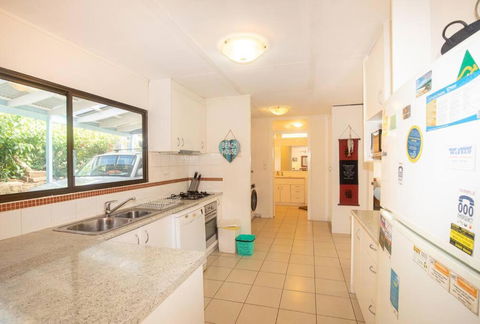 Allamanda Cottage - Close To Beach - Pet Friendly - Accommodation Perth 2