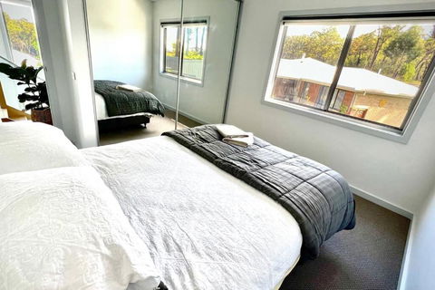 Allawah - 5 Bedroom Luxury Home With A Pool - Perth Resorts 3