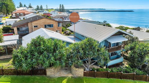 Allawah Cottage - Most Popular Beach House - Accommodation Perth 0