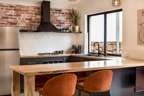 Alley Cats - Accommodation Perth 2