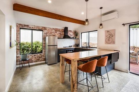 Alley Cats - Accommodation Perth 0