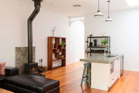 Alma, Art Deco Home In Caufield North - Accommodation Perth 4