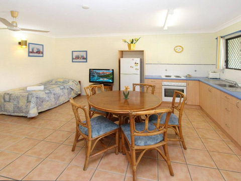 Alma Bay Holiday Unit 1 - Accommodation Perth 2