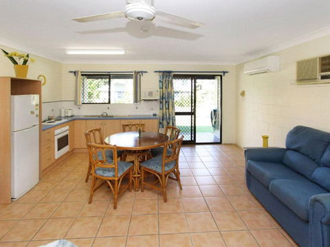Alma Bay Holiday Unit 1 - Accommodation Perth 3