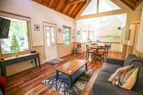 Alpine Arnica Cottage 1 - Accommodation Perth 0