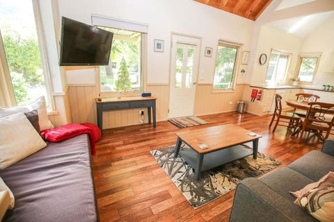 Alpine Arnica Cottage 1 - Accommodation Perth 2