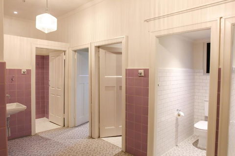Alpine Hotel, Eat Drink Sleep - Accommodation Perth 2