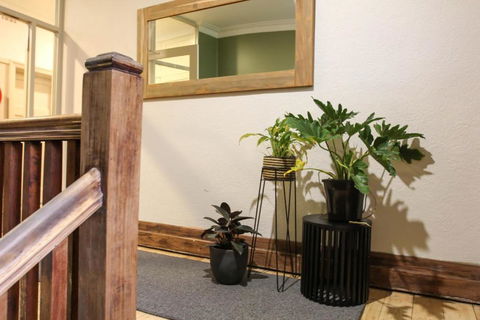 Alpine Hotel, Eat Drink Sleep - Accommodation Perth 1